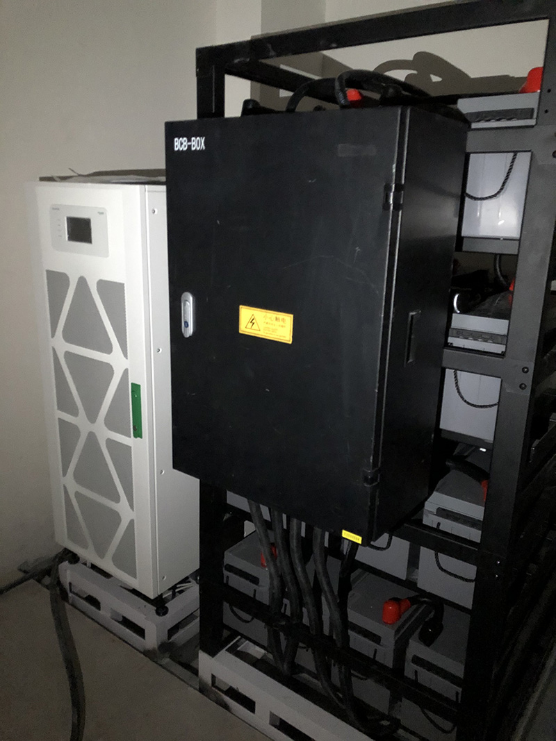 常德武漢某大學施耐德UPS120kVA